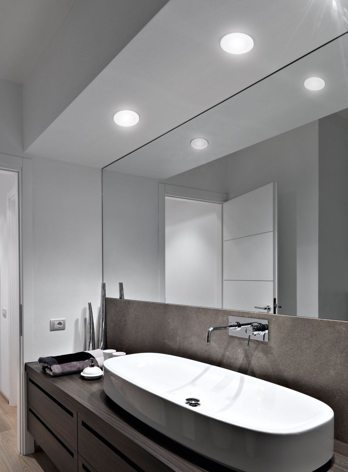 Spot / Proiector cu LED Baie + Exterior, lumină caldă - Guincho