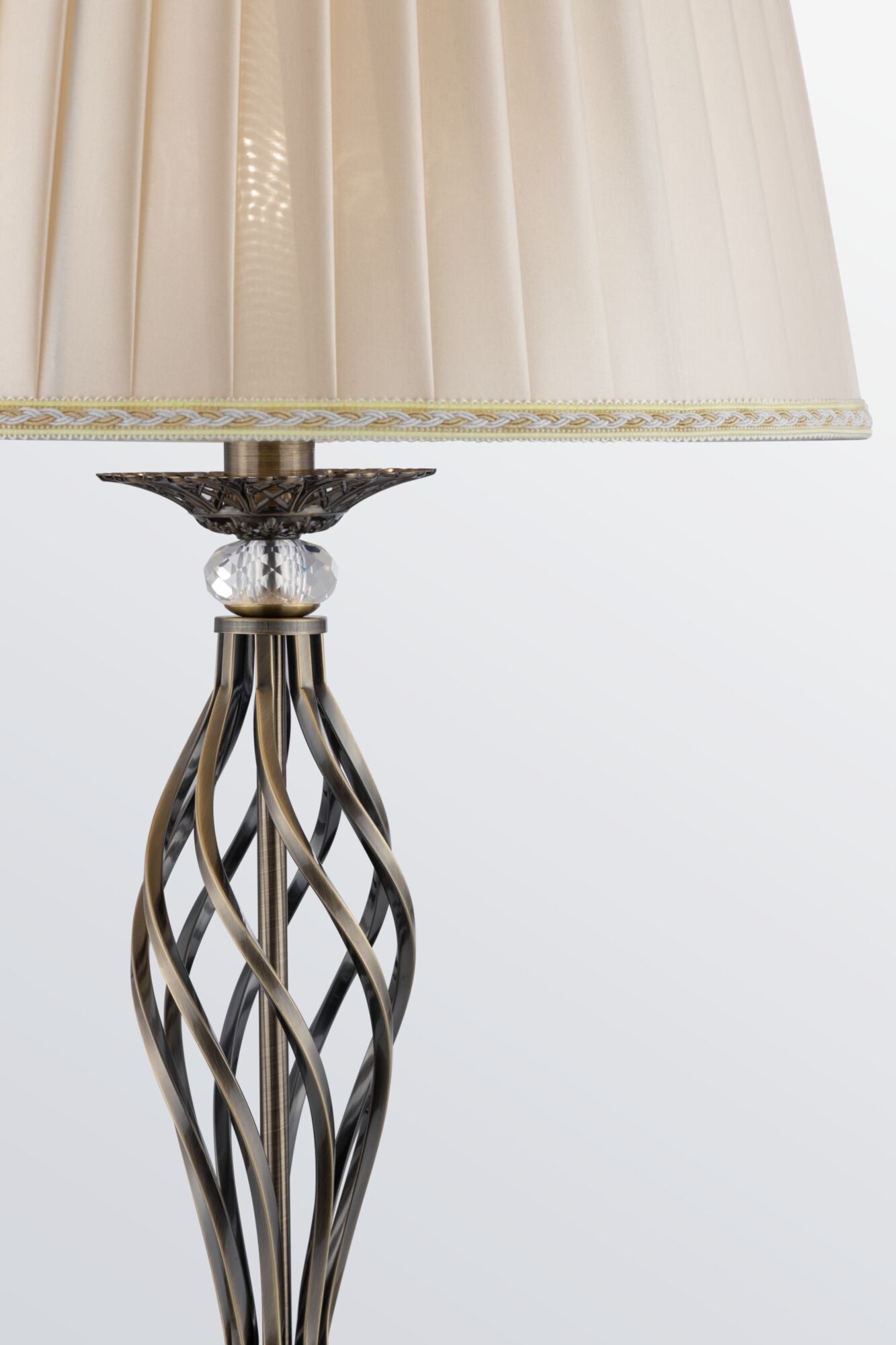 Maytoni RC247-FL-01-R