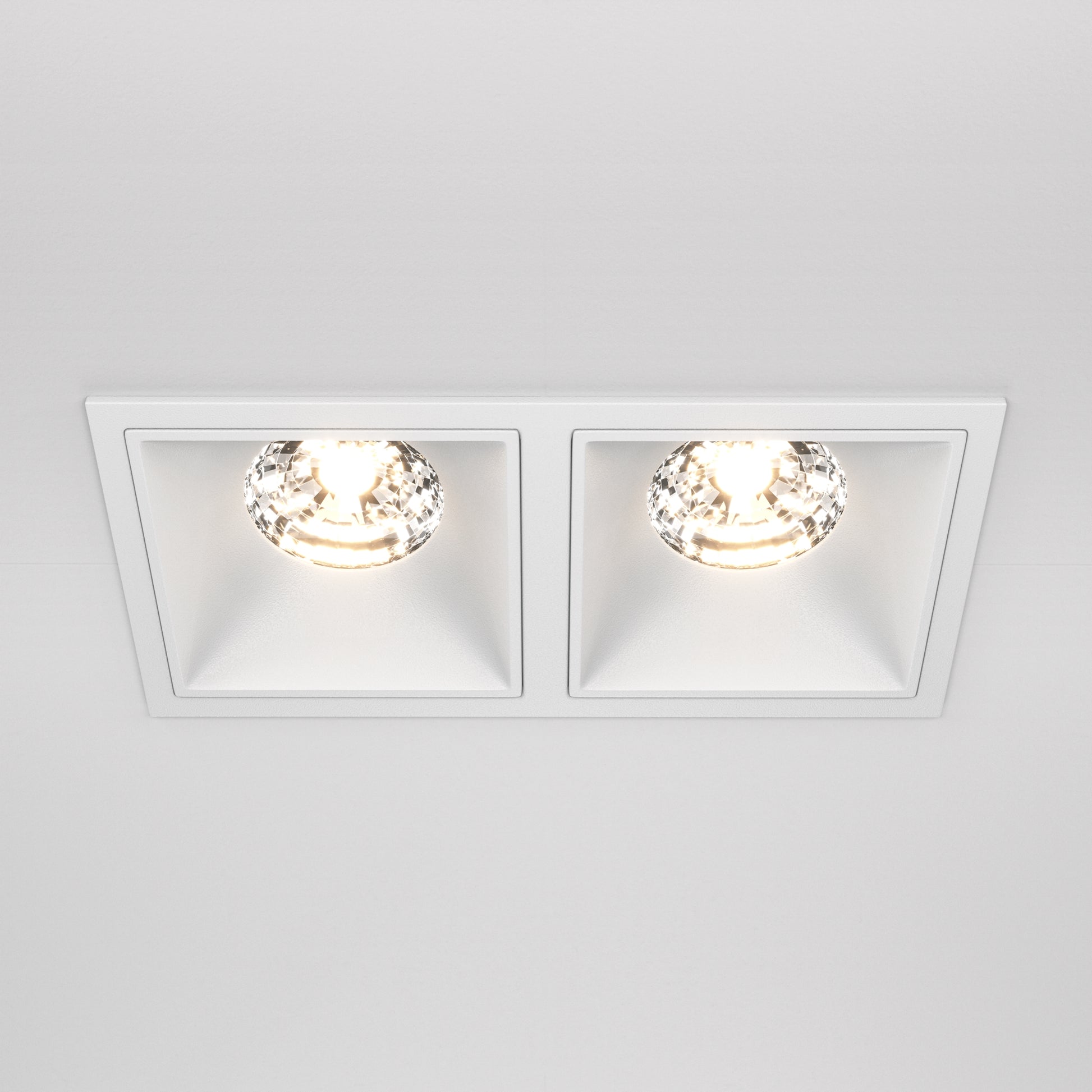 Maytoni DL043-02-15W3K-SQ-W