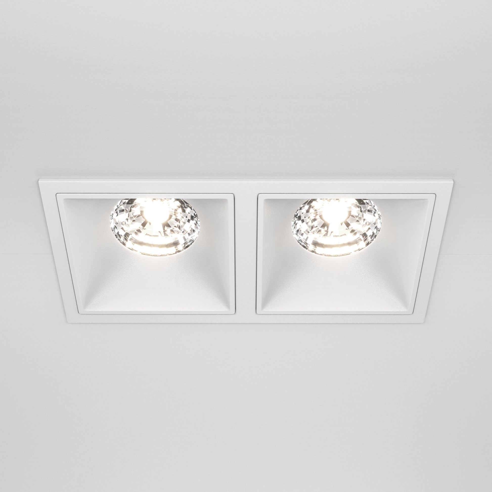 Maytoni DL043-02-15W4K-SQ-W