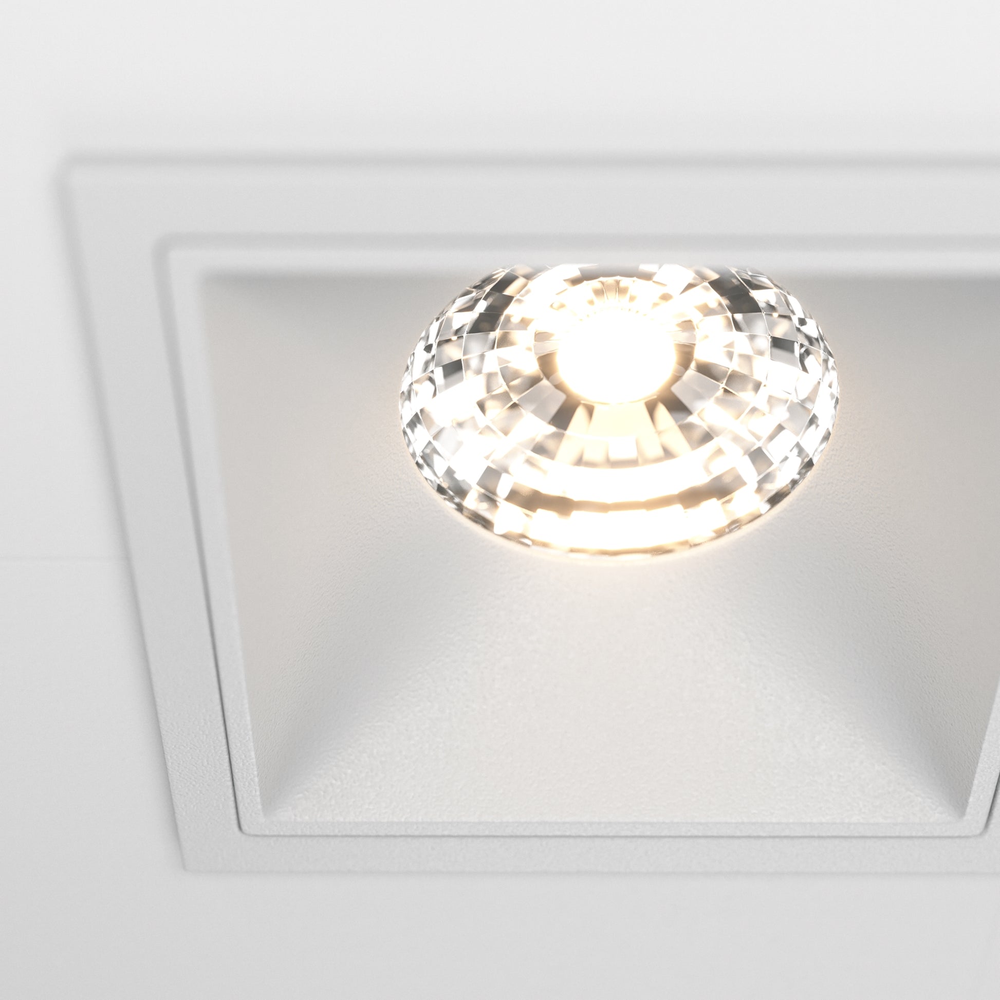 Maytoni DL043-02-15W3K-SQ-W
